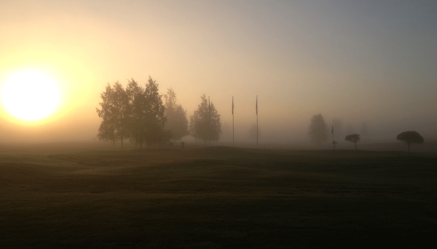 EARLY MORNING GOLF
